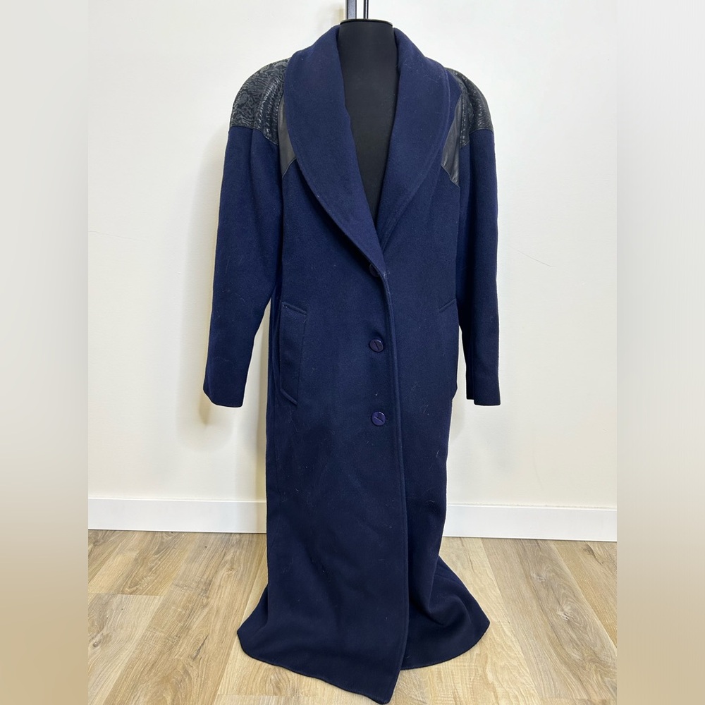 ◾️Vintage Luba Paris Wool Coat With Accented Shoulders And Back